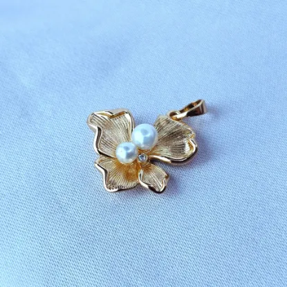 Imagen de Dije Flor con Dos Perlas Preciosas