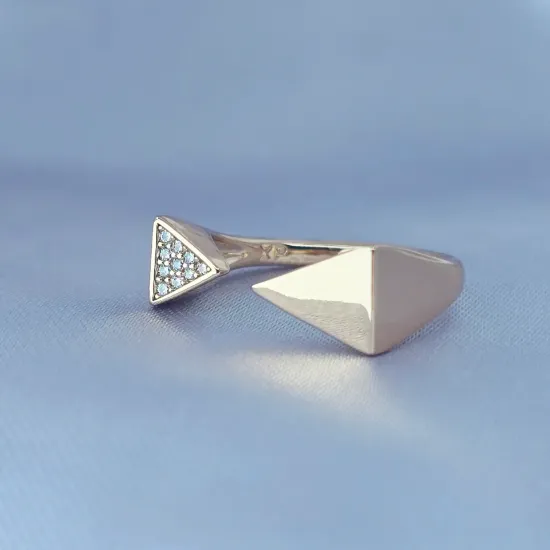 Imagen de Anillo Abierto Dos Triángulos Talla 6