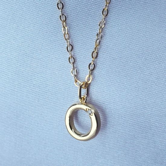 Imagen de Collar con Pequeño Brillo Inicial O  4501