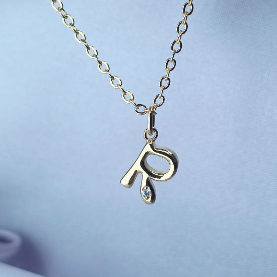 Imagen de Collar con Pequeño Brillo Inicial R  4501
