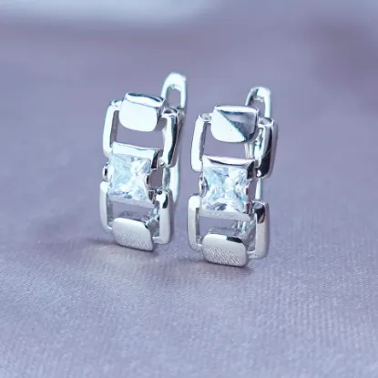 Imagen de Huggie Eslabón con Diamante Cúbico