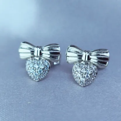 Imagen de Broquel Moño Regalo con Corazón