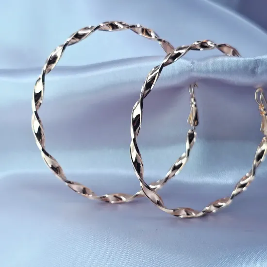 Imagen de Arracada Torcida de Oro