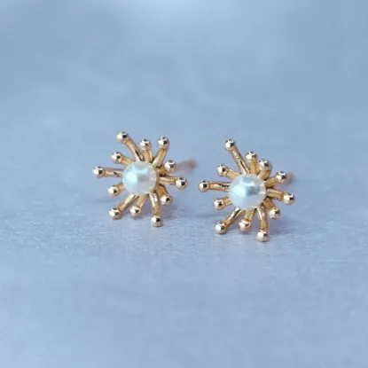 Imagen de Broquel Perlita Dentro de una Flor