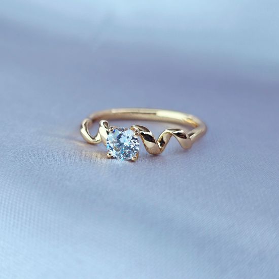 Imagen de Anillo Circonia y Espiral de Oro 