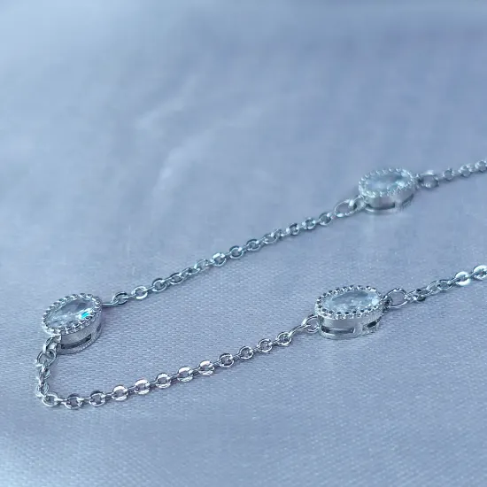 Imagen de Collar Circonias Bellas Separadas y Corazón