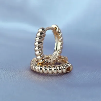 Imagen de Huggie Torcida Discreta de Oro