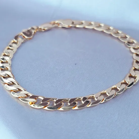 Picture of Gold Open Curb Link Bracelet Size 1806