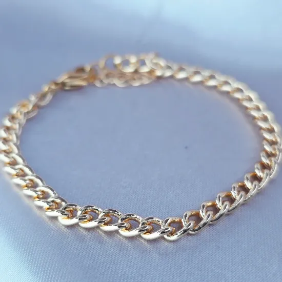 Picture of Gold Thick Open Curb Link Bracelet Size 2004