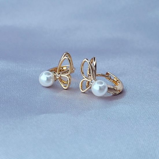 Picture of Pearl with Gold Wings Huggie