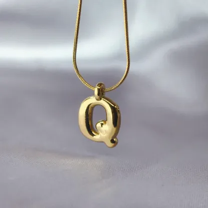 Imagen de Collar Esencia con Inicial Q  4401