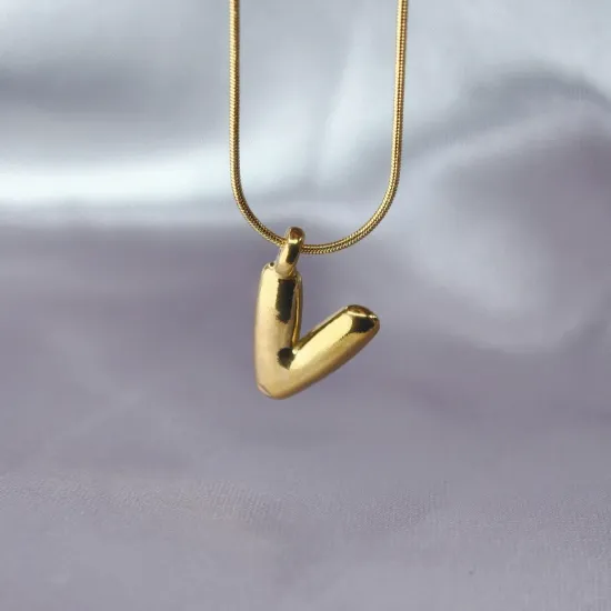 Imagen de Collar Esencia con Inicial V  4401