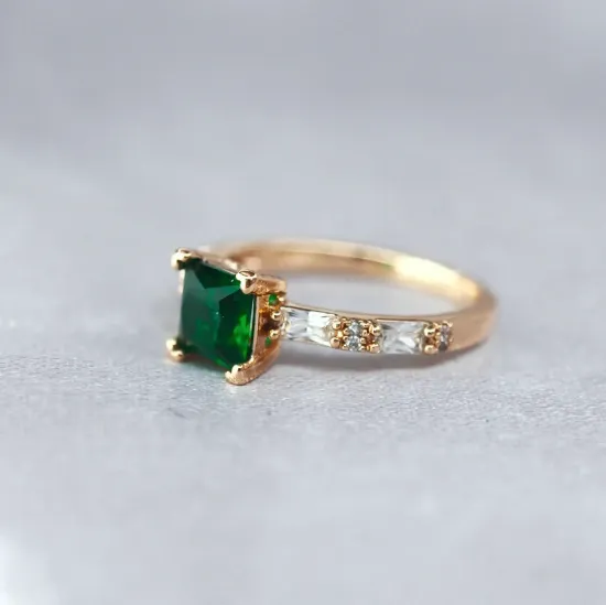 Imagen de Anillo La Bella Esmeralda