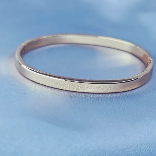 Imagen de Brazalete Ovalado Ancho Oro Dorado  1906